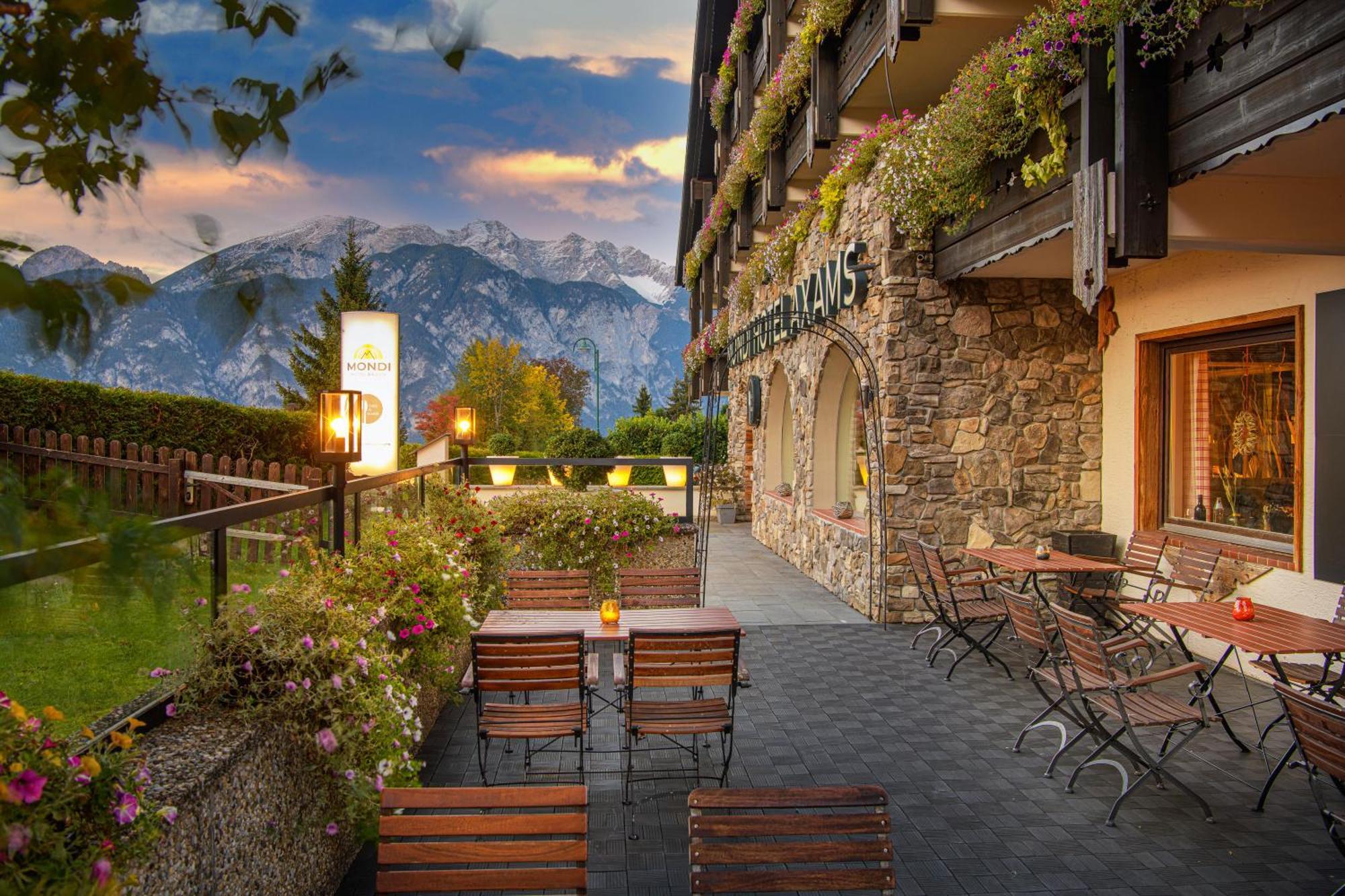 Mondi Hotel Аксамс Екстериор снимка
