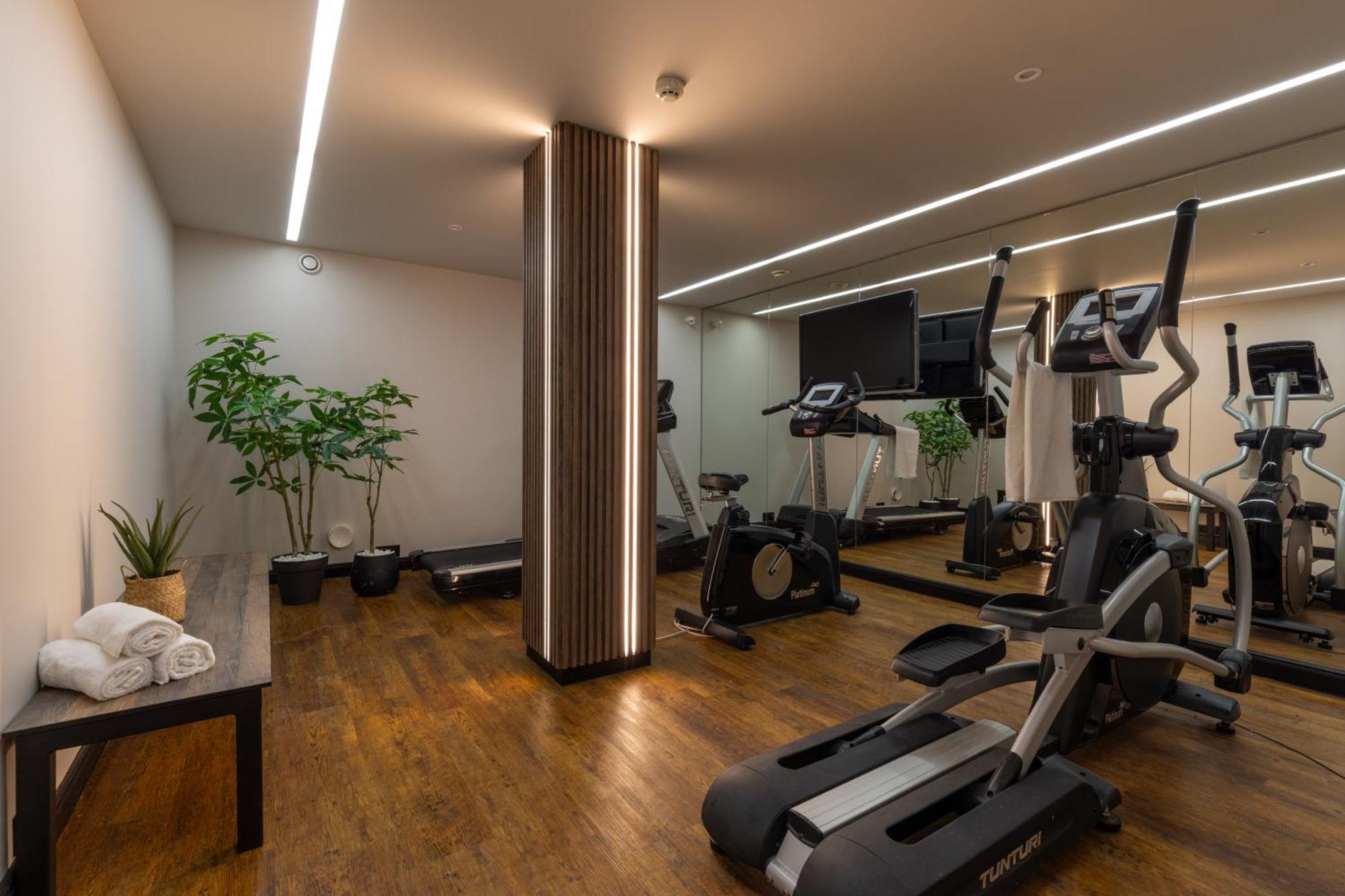 Mondi Hotel Аксамс Екстериор снимка